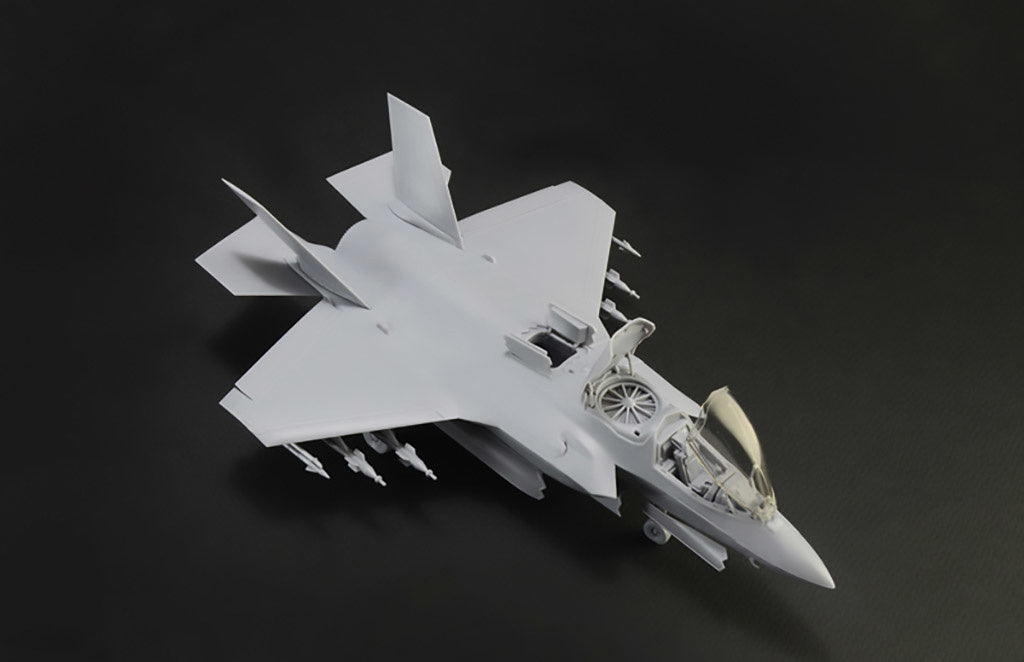 Italeri 1/72 RAF F-35B Lightning II Fighter Jet Scale Model 1425*
