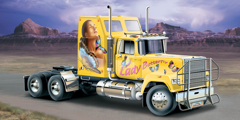 Italeri 1/24 AMERICAN SUPERLINER Truck Scale Model Kit 3820