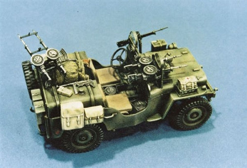 Italeri 1/35 COMMANDO CAR JEEP Military Scale Model Kit 320