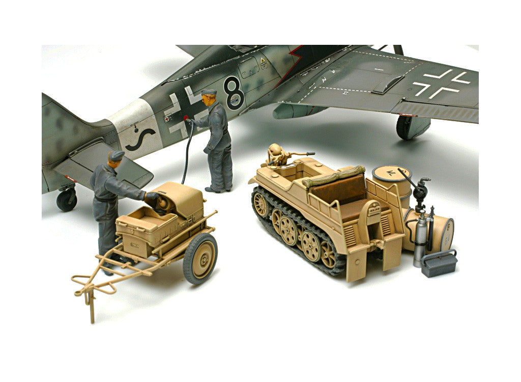 1/48 German Aircraft Power Supply Unit & Kettenkraftrad Set
