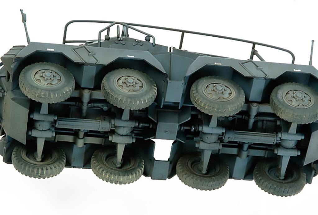 Tamiya 1/48 GERMAN 8-WHEELED SD.KFZ.232 Military Scale Model Kit 32574