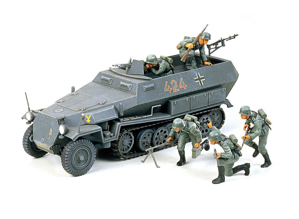 Tamiya 1/35 German Hanomag Sd.Kfz.251/1 Scale Model Set 35020