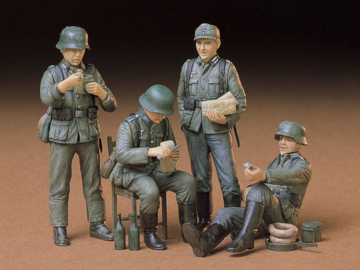 Tamiya 1/35 German Soldiers at Rest Scale Model Kit 35129