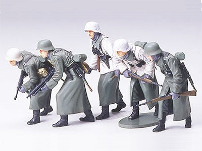 Tamiya 1/35 GERMAN ASSAULT INFANTRY Military Model Figures 35256
