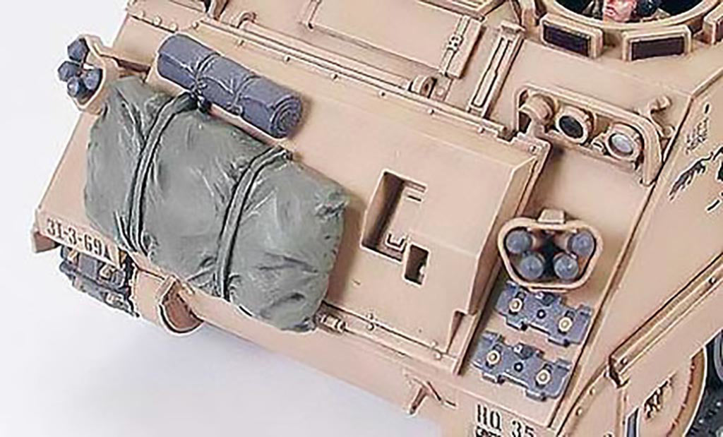 Tamiya 1/35 U.S. M113A2 Desert Version tracked personnel carrier 35265