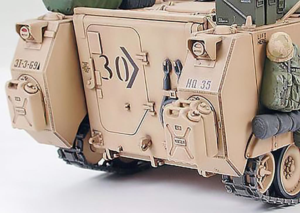 Tamiya 1/35 U.S. M113A2 Desert Version tracked personnel carrier 35265