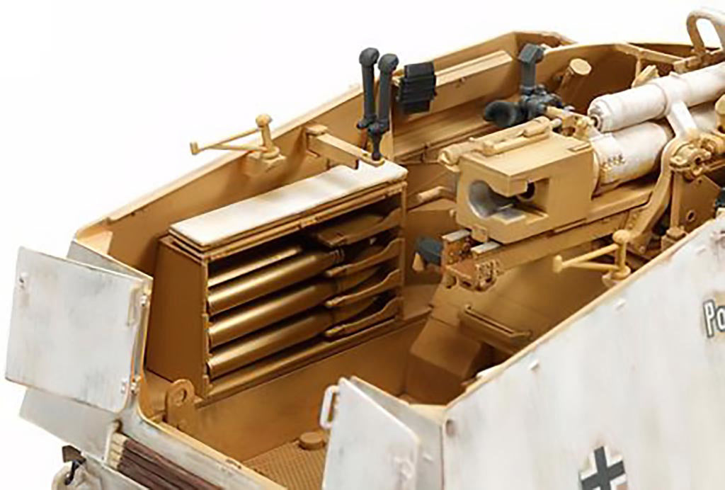 Tamiya 1/35 NASHORN HEAVY TANK DESTROYER Scale Model Kit 35335