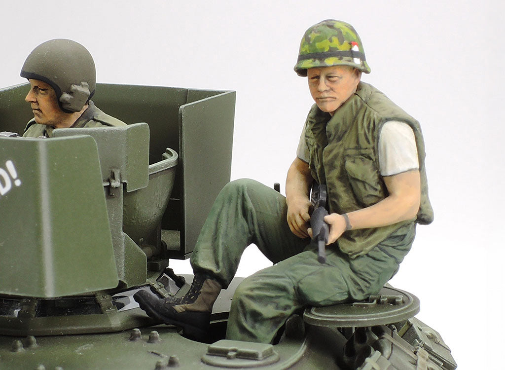 Tamiya 1/35 U.S. Airborne M551 Sheridan Tank (Vietnam War) Model Kit 35365