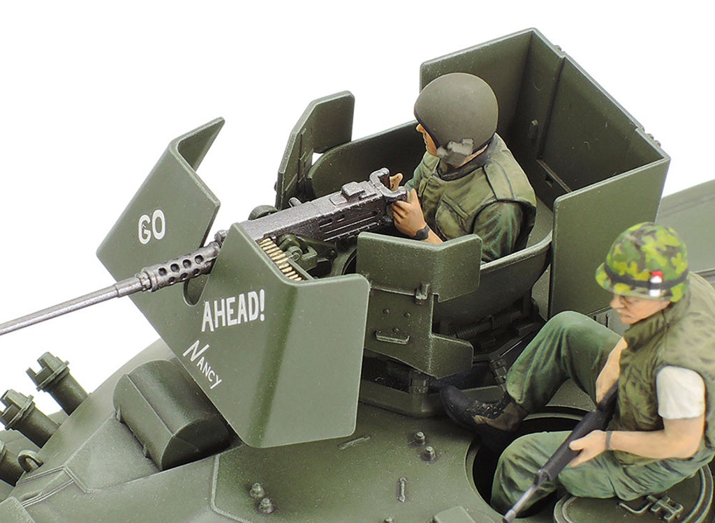 Tamiya 1/35 U.S. Airborne M551 Sheridan Tank (Vietnam War) Model Kit 35365
