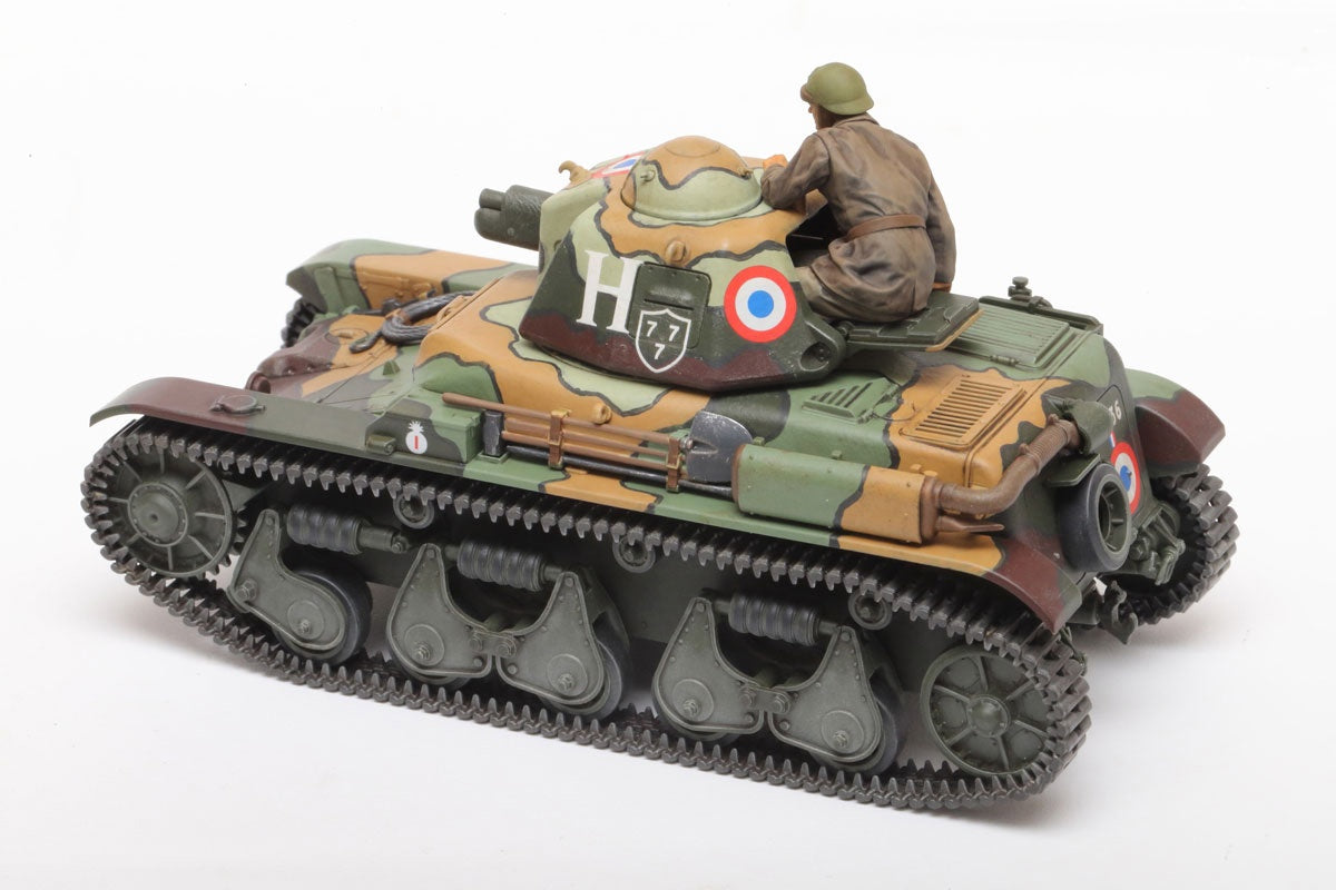 Tamiya 1/35 R35 French Light Tank Model Kit