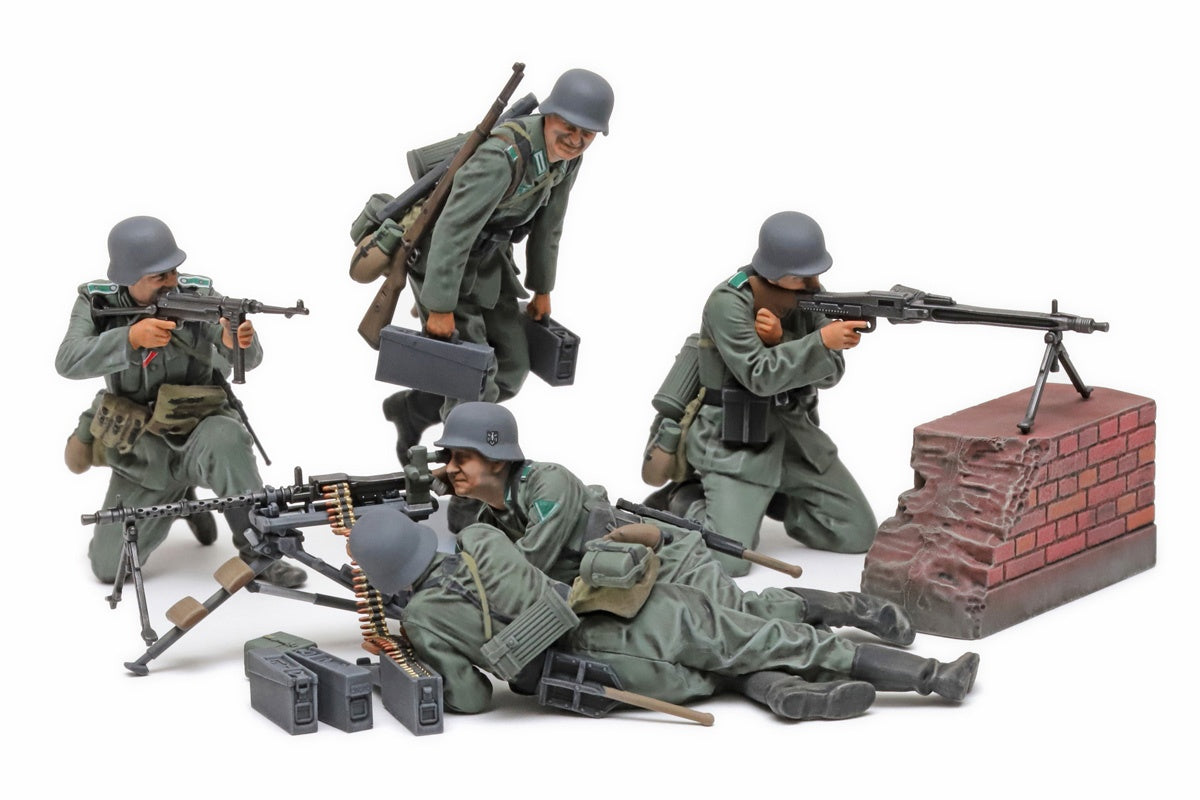Tamiya 1/35 German MG Team Mid-WWII Model Scale Figures Kit 35386