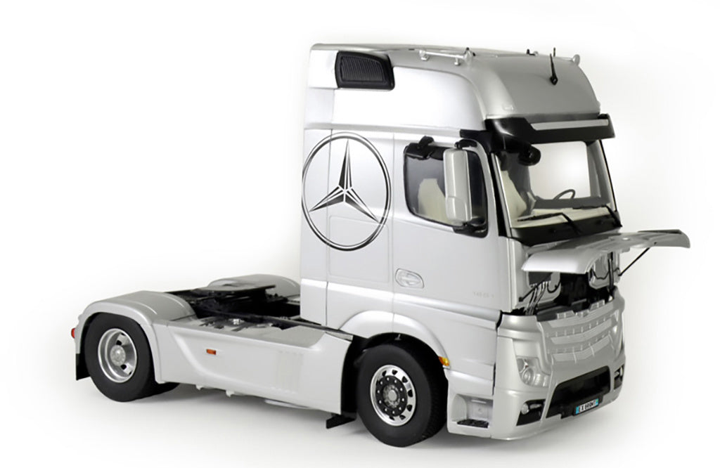 Italeri 1:24 Mercedes Benz Actros Gigaspace Truck Scale Model Kit 3905