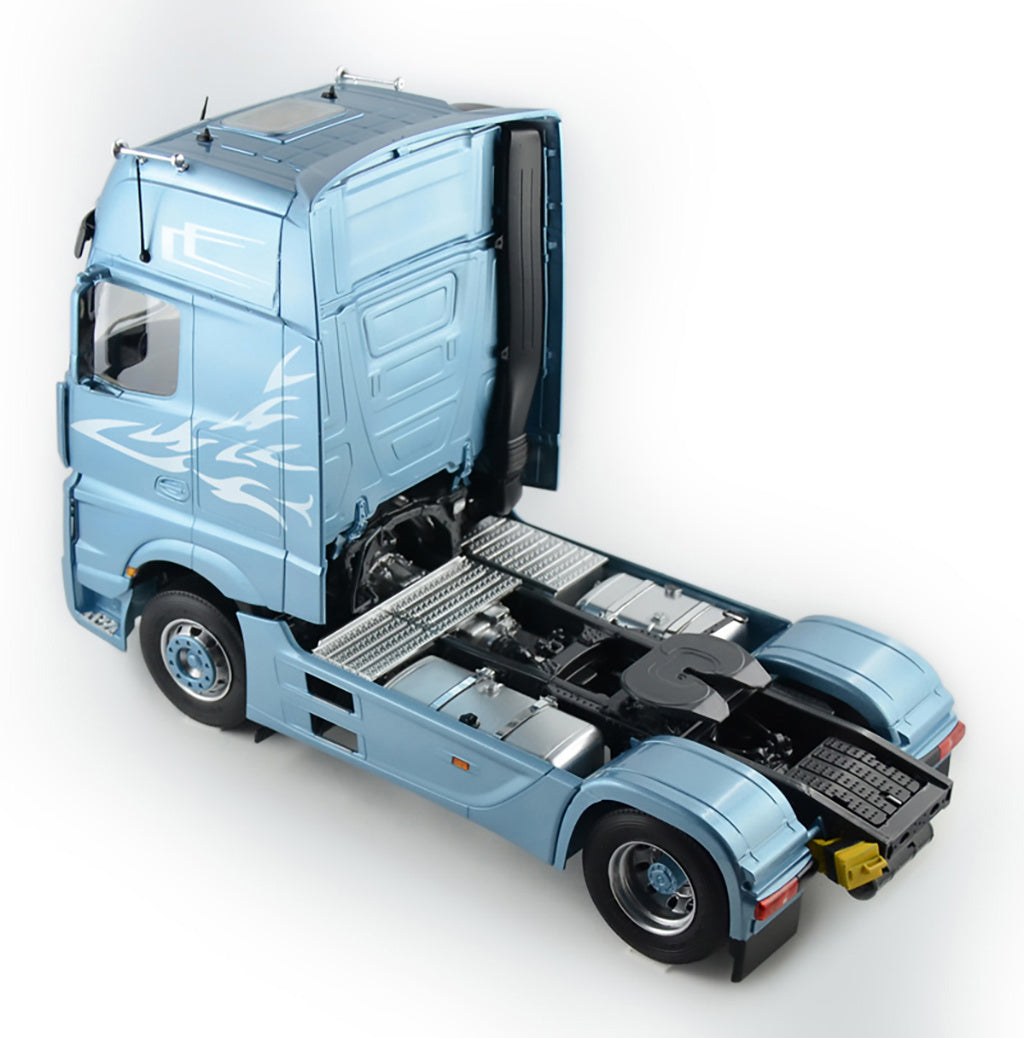 Italeri 1:24 Mercedes Benz Actros Gigaspace Truck Scale Model Kit 3905