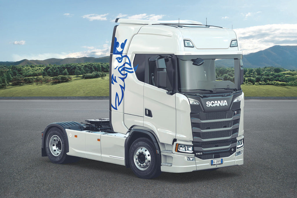 Italeri 1:24 Scania S770 V8 "White Cab" Truck Scale Model Kit 3965