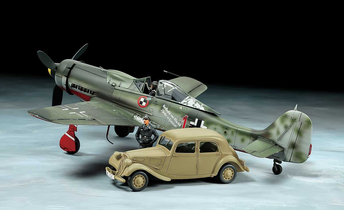 Tamiya 1/48 Fw190 D-9 JV44 Aircraft & 11CV Staff Car Set Scale Model 25213