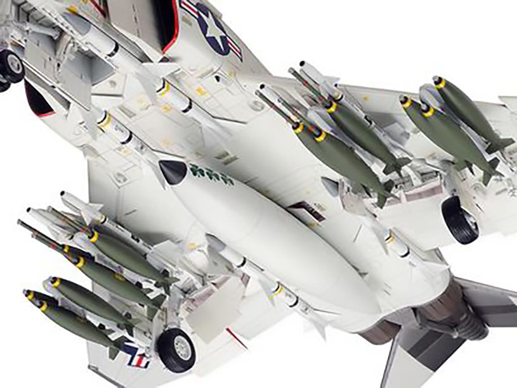 Tamiya 1/32 MCDONNELL DOUGLAS F-4J PHANTOM II MARINES Model Kit 60308