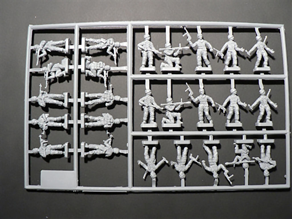 Italeri model figures kit 1/72 WWII- GERMAN PARATROOPERS 6045