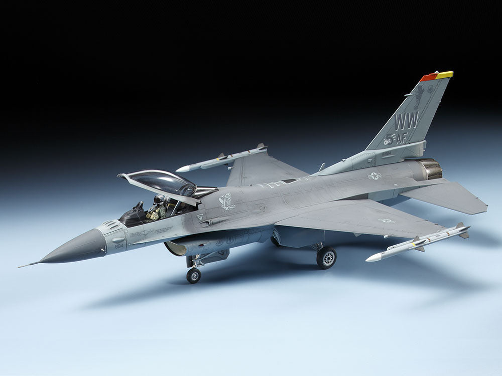 Tamiya 1/72 F-16 CJ FIGHTING FALCON - BLOCK 50 Model Plane Kit 60786