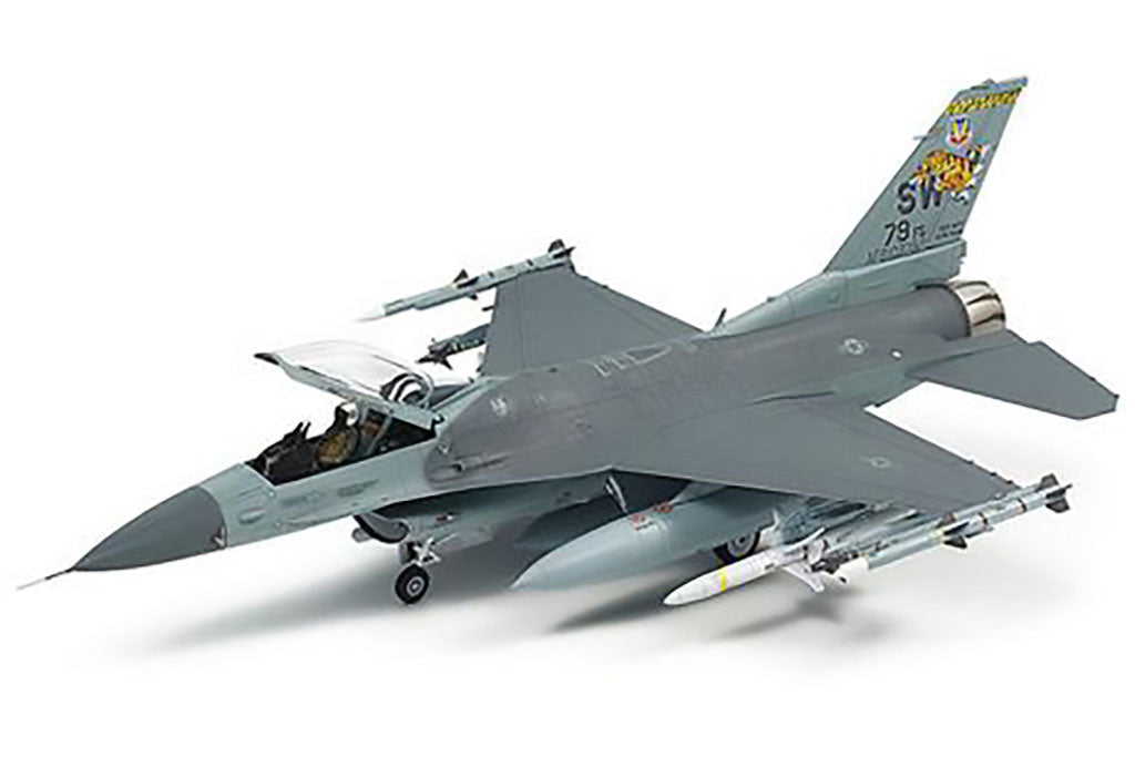 Tamiya 1/72 F-16CJ Block 50 Fighting Falcon with Full Equipment model Set 60788