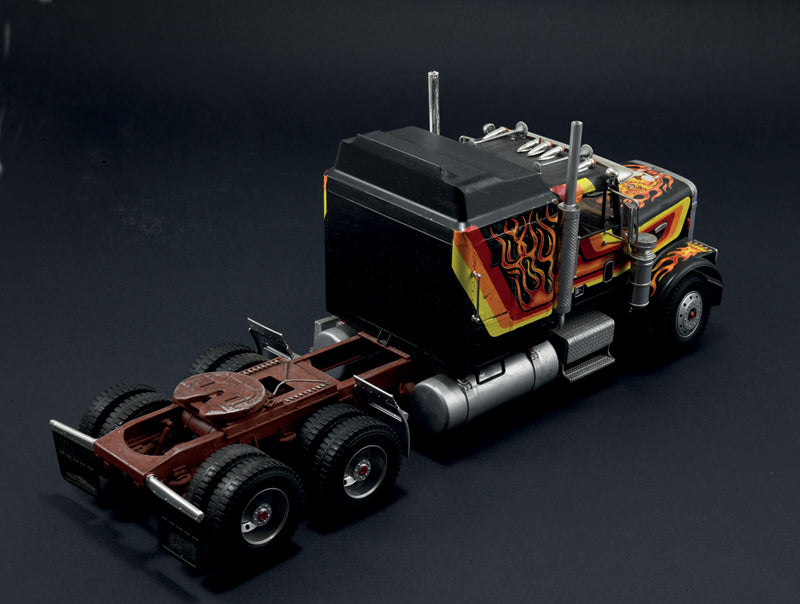 Italeri 1/24 Freightliner Aerodyne Truck Sclae Model Kit 90785