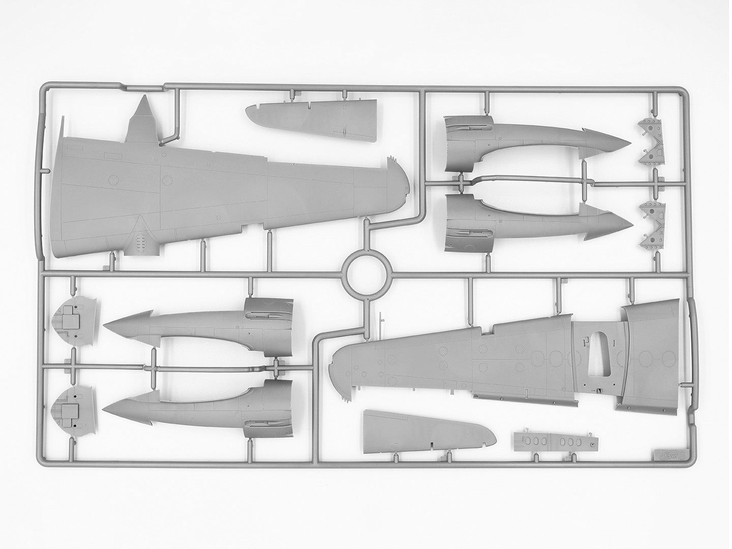 ICM 1/48 B-26G Marauder Bombner with Crew & Landing Mat) 48327