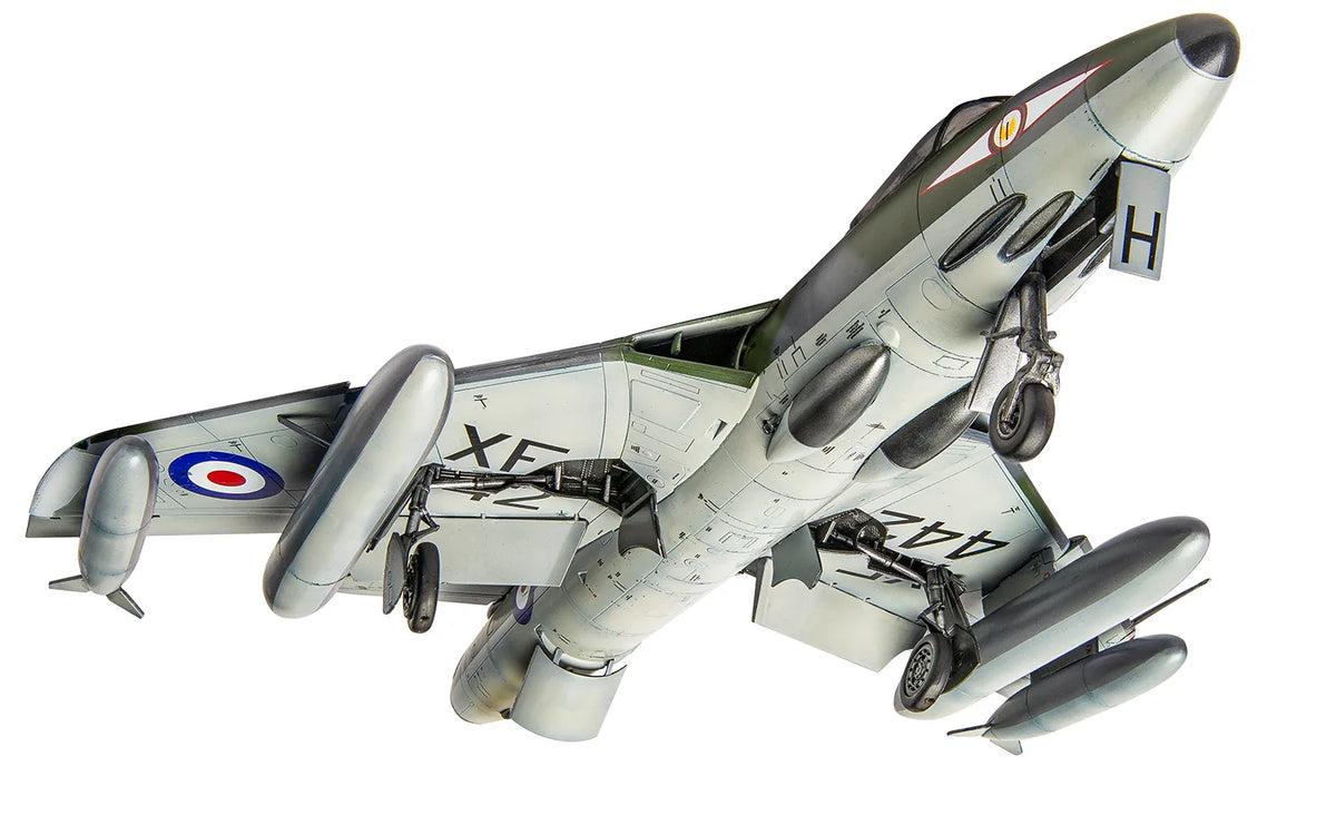 Airfix 1/48 Hawker Hunter FGA.9/FR.10/GA.11 aircraft Scale Model Kit