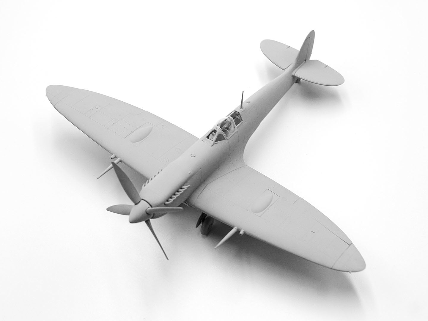 ICM 1:72 Spitfire Mk.VII WWII British Fighter Plane Scale model ICM48062