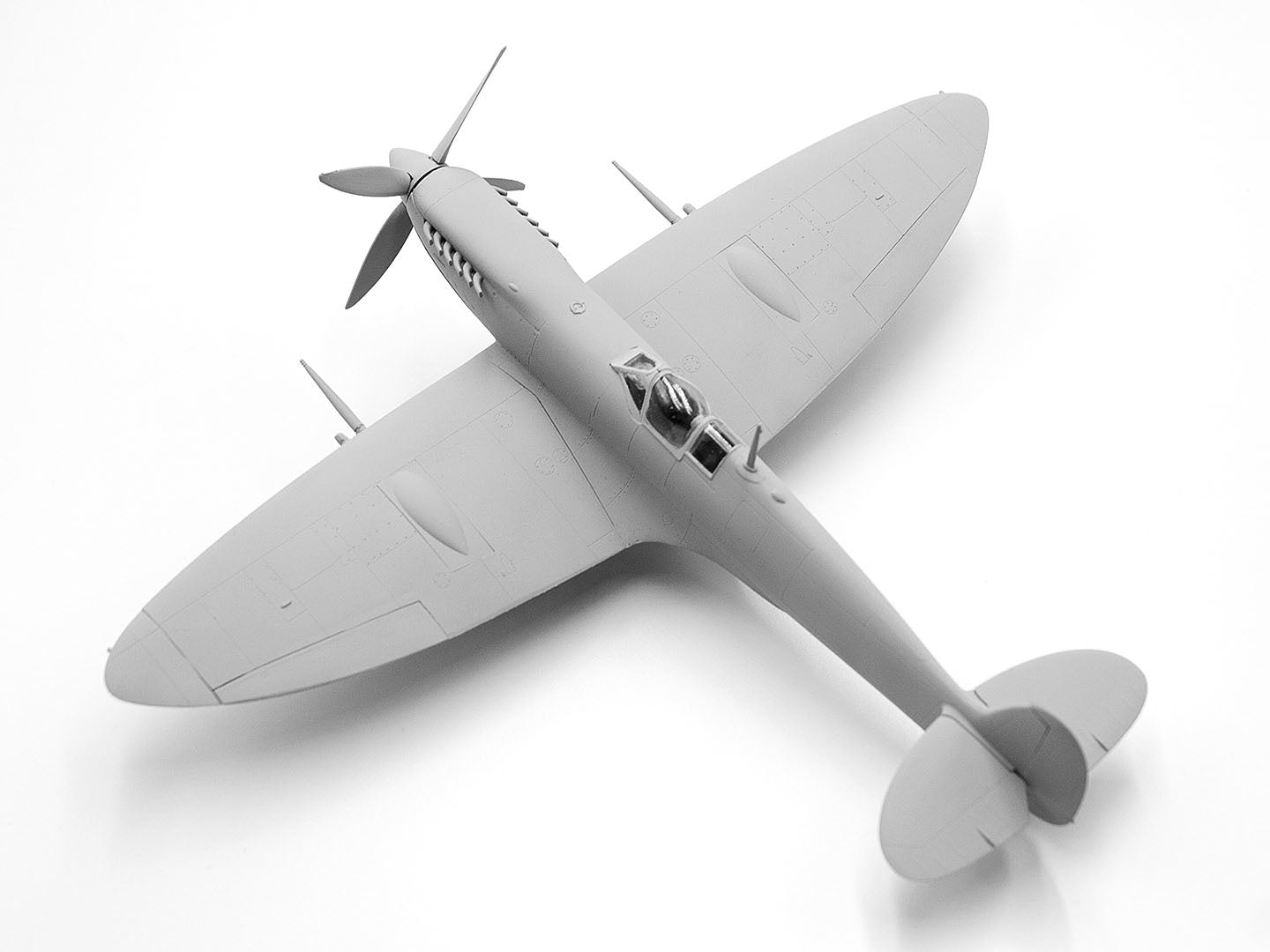 ICM 1:72 Spitfire Mk.VII WWII British Fighter Plane Scale model ICM48062