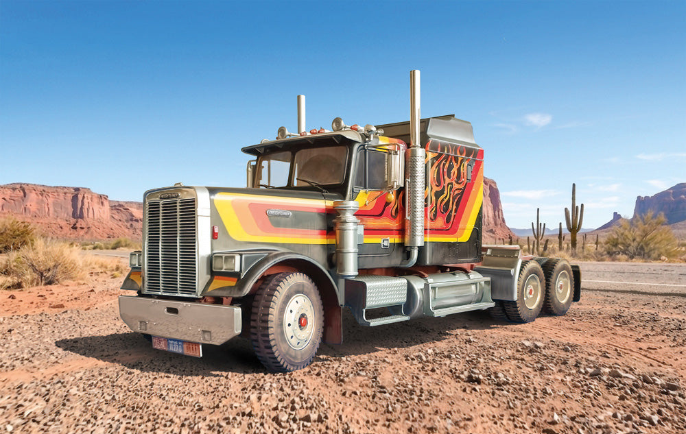 Italeri 1/24 Freightliner Aerodyne Truck Sclae Model Kit 90785