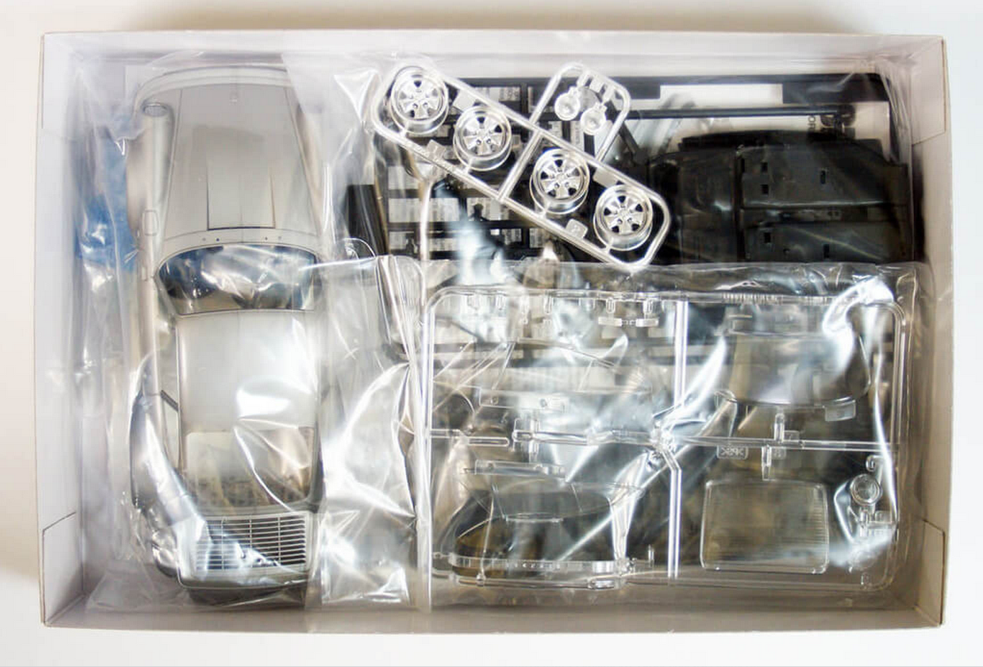 Tamiya Porsche 911 Turbo '88 1/24 Scale Model Kit 24279